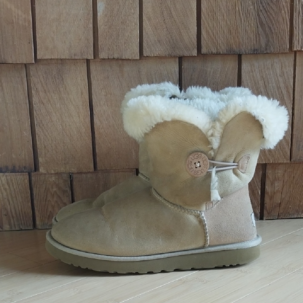 UGG Australia Tan Bailey Boots 10